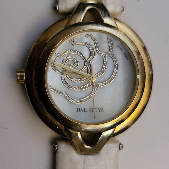 VALENTINO LADIES ROSE WATCH - Picture 2 of 4